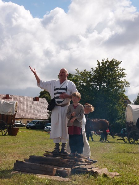 p120722-007762.jpg - 19. Historischer Besiedlungszug 20122. Tag - Sachsenburg